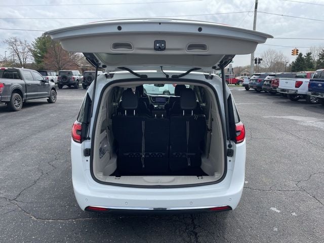 2023 Chrysler Pacifica Touring L HEATED SEATS & STEERING WHEEL