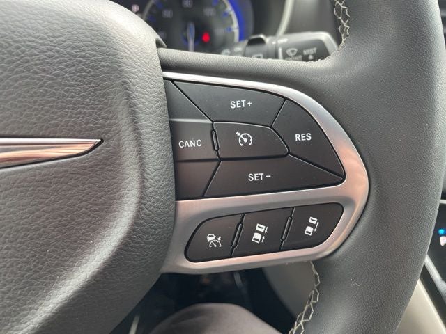 2023 Chrysler Pacifica Touring L HEATED SEATS & STEERING WHEEL