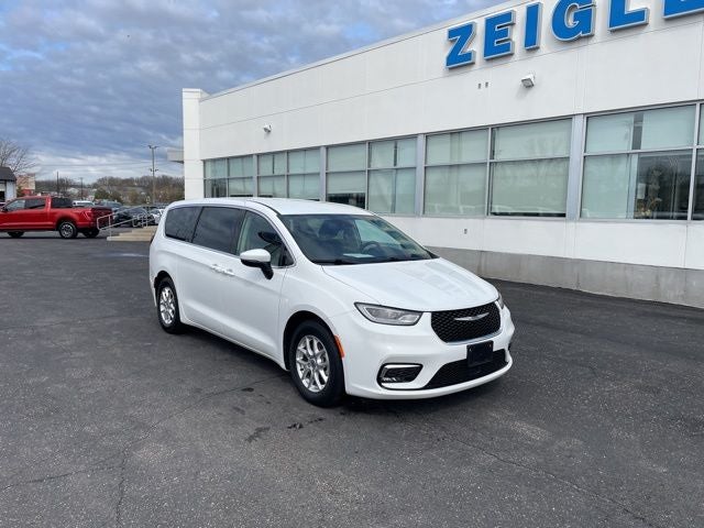 2023 Chrysler Pacifica Touring L HEATED SEATS & STEERING WHEEL