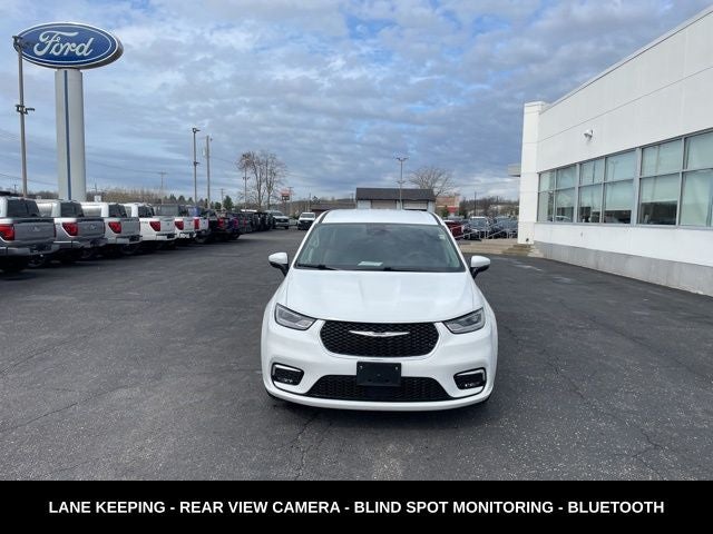 2023 Chrysler Pacifica Touring L HEATED SEATS & STEERING WHEEL