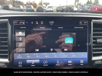 2023 Chrysler Pacifica Touring L HEATED SEATS & STEERING WHEEL