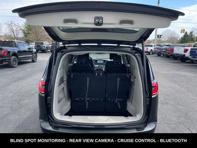 2023 Chrysler Pacifica Touring L HEATED SEATS & STEERING WHEEL