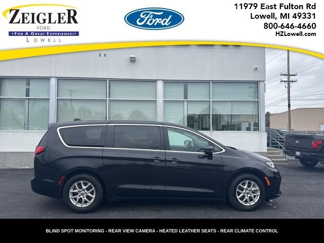 2023 Chrysler Pacifica Touring L HEATED SEATS & STEERING WHEEL