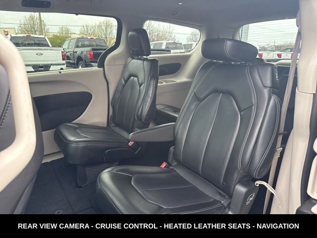 2023 Chrysler Pacifica Touring L HEATED SEATS & STEERING WHEEL