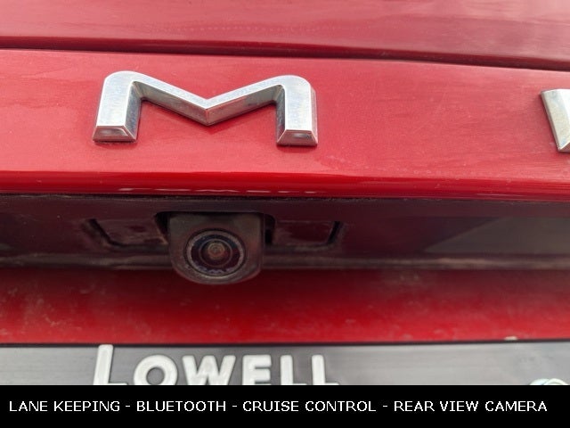 2020 Toyota Camry SE 39 MPG