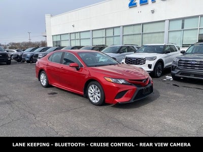 2020 Toyota Camry SE 39 MPG