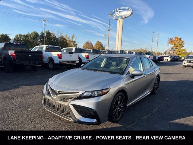 2022 Toyota Camry SE LOW MILEAGE LOCAL TRADE
