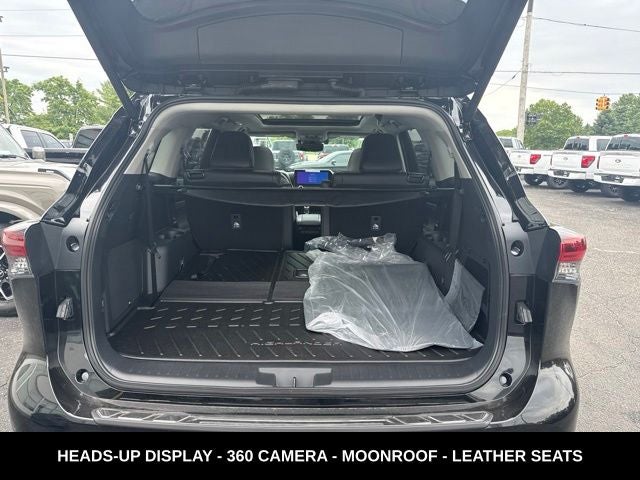 2026 Toyota Highlander Hybrid Platinum LESS THAN 200 MILES HYBRID AWD