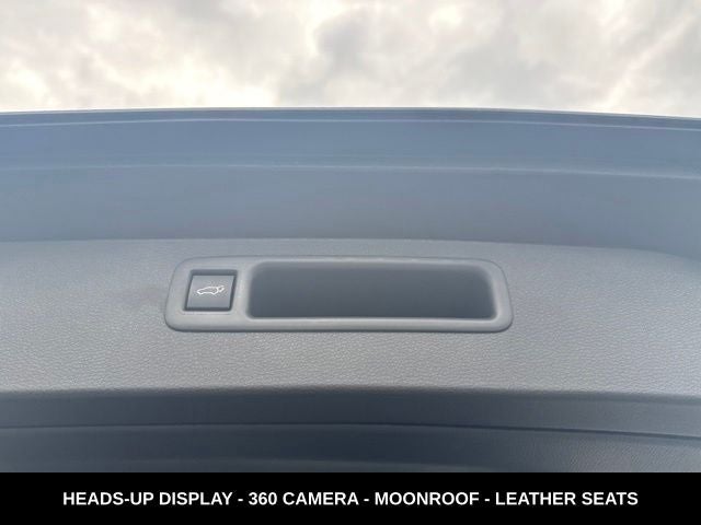 2026 Toyota Highlander Hybrid Platinum LESS THAN 200 MILES HYBRID AWD