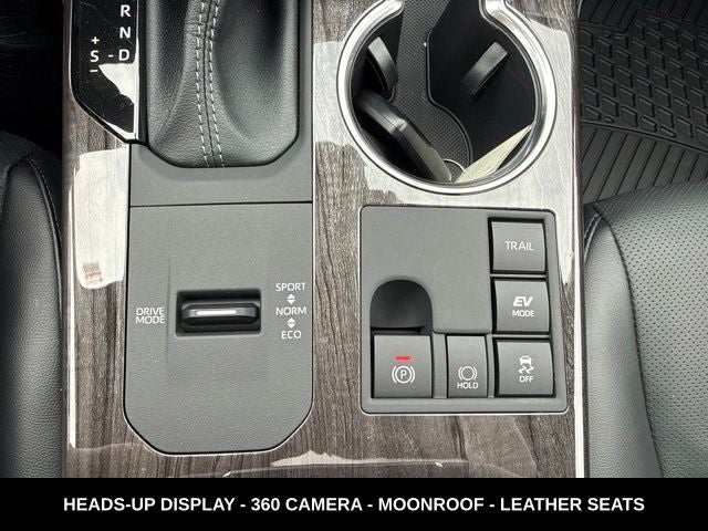 2026 Toyota Highlander Hybrid Platinum LESS THAN 200 MILES HYBRID AWD