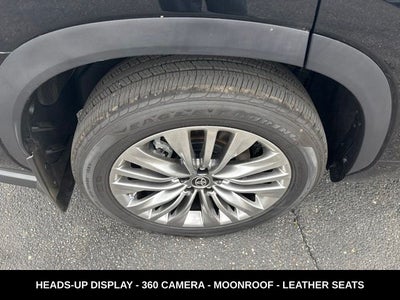 2026 Toyota Highlander Hybrid Platinum LESS THAN 200 MILES HYBRID AWD