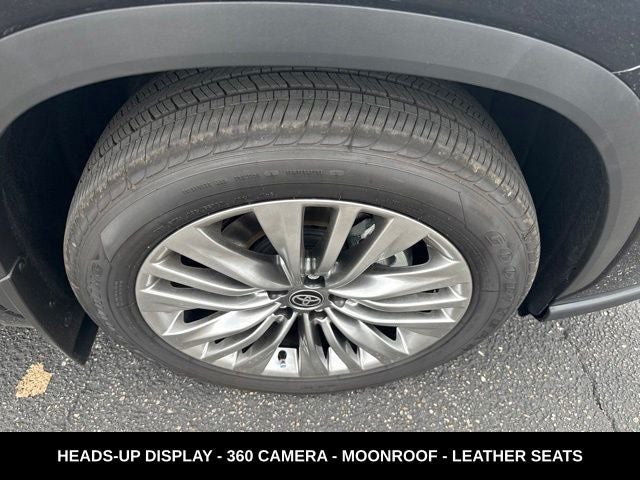 2026 Toyota Highlander Hybrid Platinum LESS THAN 200 MILES HYBRID AWD