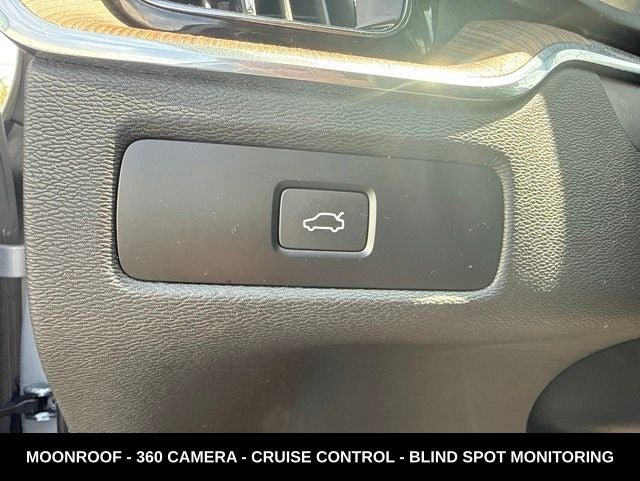 2023 Volvo XC60 B5 Ultimate Bright Theme AWD