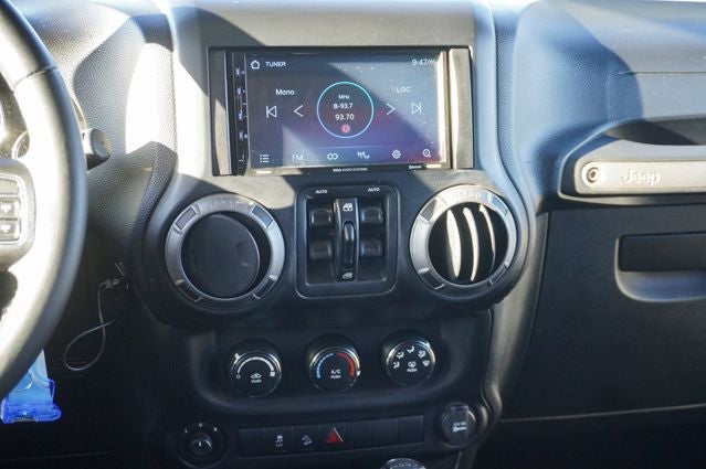 2013 Jeep Wrangler Unlimited Sport Uconnect Voice Command w/Bluetooth