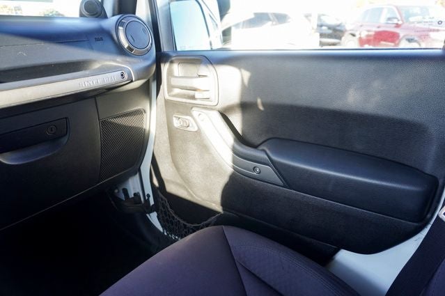 2013 Jeep Wrangler Unlimited Sport Uconnect Voice Command w/Bluetooth