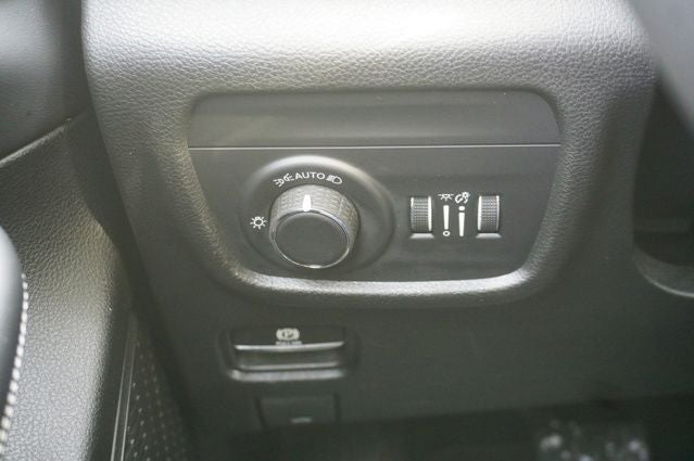 2023 Jeep Grand Cherokee Altitude X Power Sunroof & Back-Up Camera