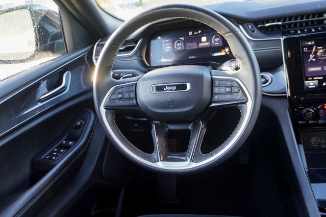 2023 Jeep Grand Cherokee Altitude ParkView Rear Back-Up Camera & Radio: Uconnect 5 w