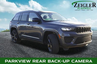 2023 Jeep Grand Cherokee Altitude ParkView Rear Back-Up Camera & Radio: Uconnect 5 w