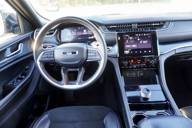 2023 Jeep Grand Cherokee Altitude ParkView Rear Back-Up Camera & Radio: Uconnect 5 w