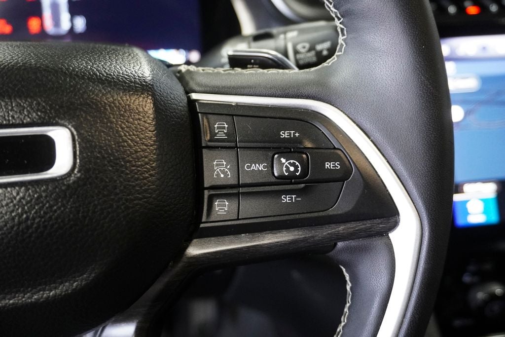 2023 Jeep Grand Cherokee Limited Navigation System & Surround View Camera System