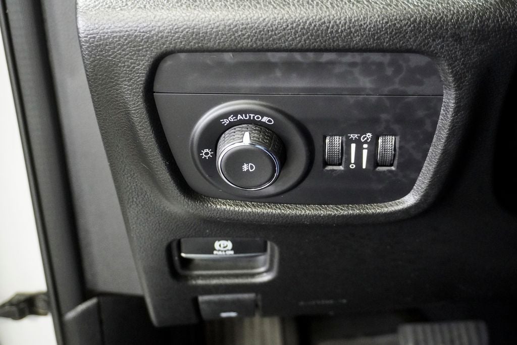 2024 Jeep Grand Cherokee Limited Dual-Pane Panoramic Sunroof & Navigation System