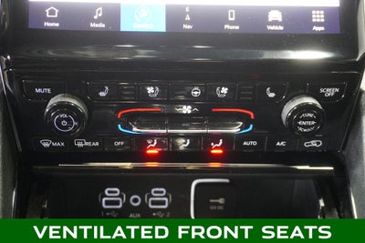 2023 Jeep Grand Cherokee Limited Blackout Package with Navigation