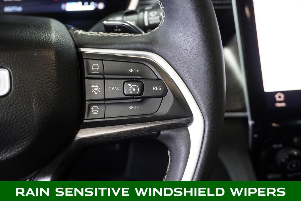 2023 Jeep Grand Cherokee Limited Blackout Package with Navigation