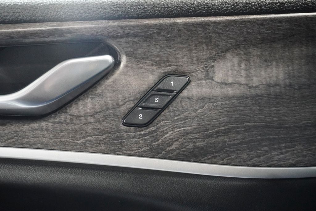 2023 Jeep Grand Cherokee Limited Blackout Package with Navigation