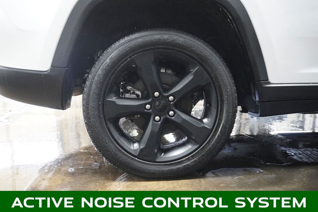 2023 Jeep Grand Cherokee Limited Blackout Package with Navigation