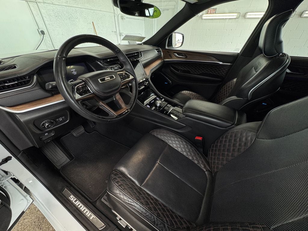 2023 Jeep Grand Cherokee Summit Power moonroof