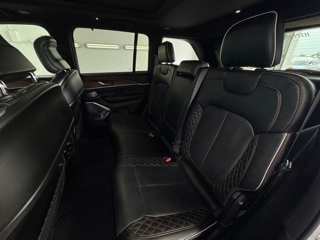 2023 Jeep Grand Cherokee Summit Power moonroof