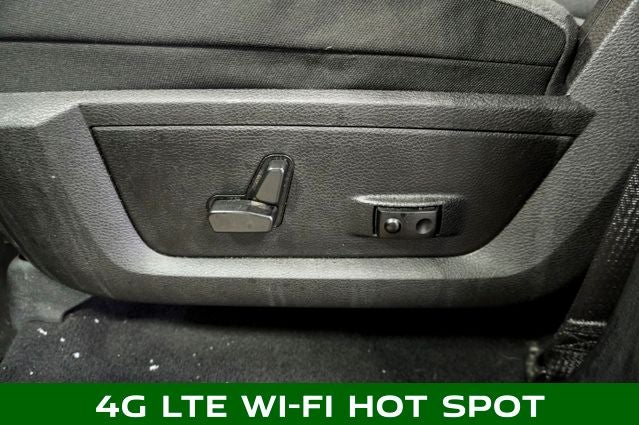 2023 RAM 1500 Classic SLT ParkView Rear Back-Up Camera & Apple CarPlay