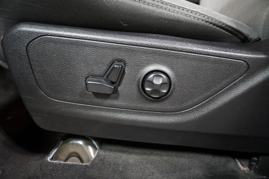 2021 RAM 1500 Big Horn/Lone Star Integrated Voice Command w/Bluetooth &Uconnect 4 w