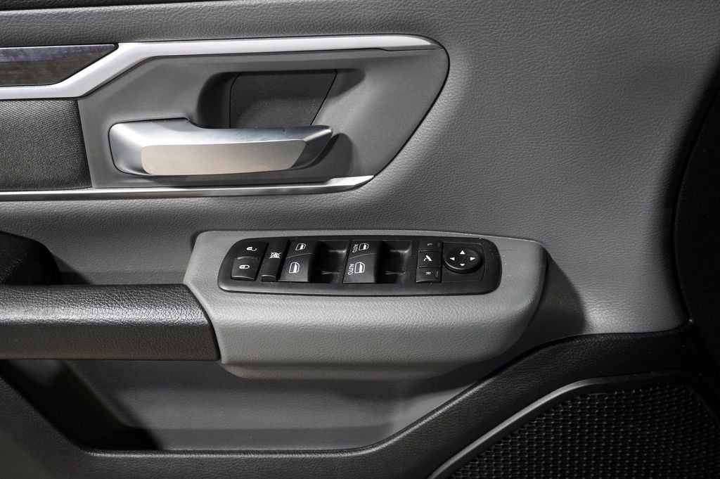 2021 RAM 1500 Big Horn/Lone Star Integrated Voice Command w/Bluetooth &Uconnect 4 w