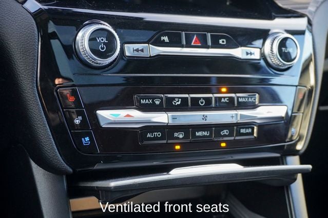 2022 Ford Explorer Limited Twin Panel Moonroof & Navigation System