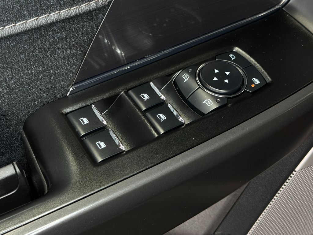2025 Ford F-150 Lariat Navigation system