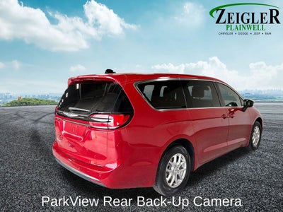 2025 Chrysler Pacifica Select Radio: Uconnect 5 with 10.1" Display