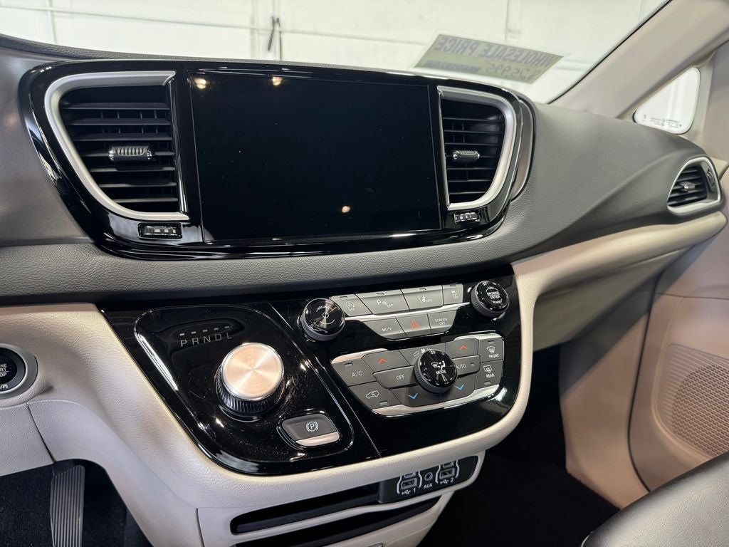 2023 Chrysler Pacifica Touring L Radio: Uconnect 5 w/10.1" Display