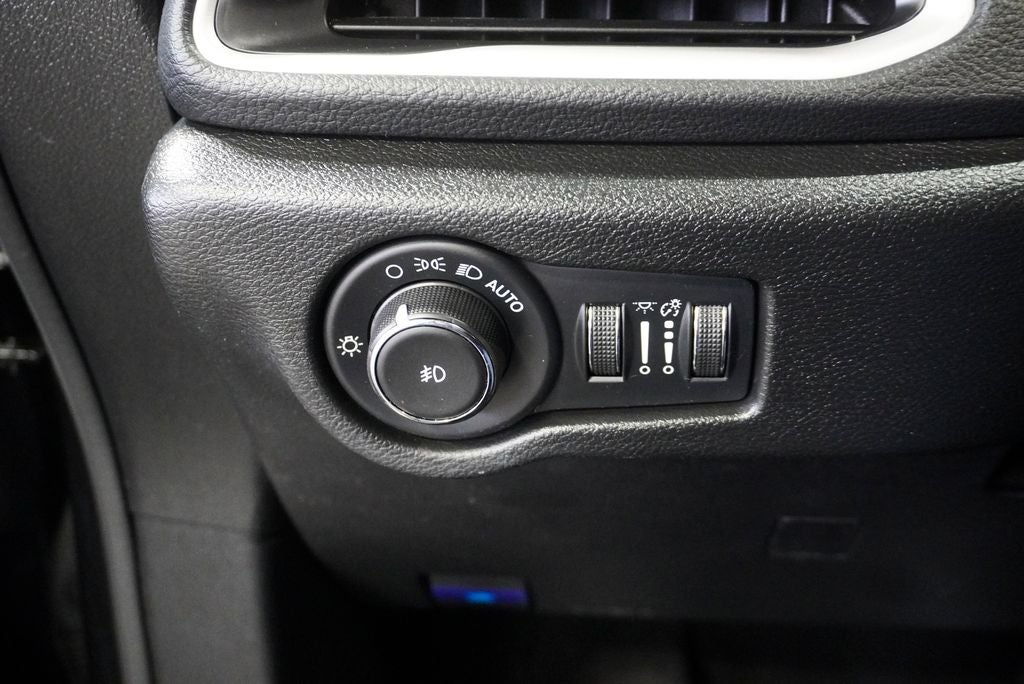 2023 Chrysler Pacifica Touring Apple CarPlay/Android Auto