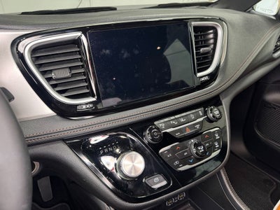 2025 Chrysler Pacifica Pinnacle Power moonroof