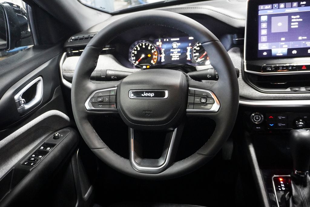 2023 Jeep Compass Latitude Lux Apple CarPlay/Android Auto