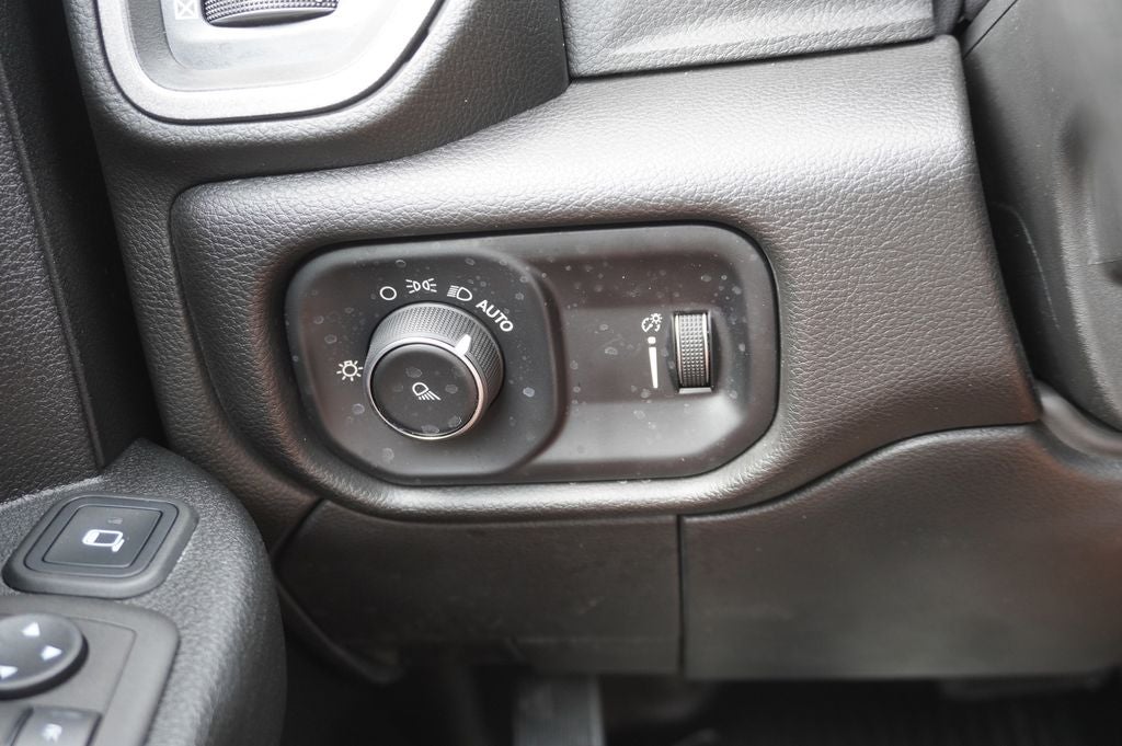 2023 RAM 3500 Tradesman Navigation System & 8.4" Touchscreen Display