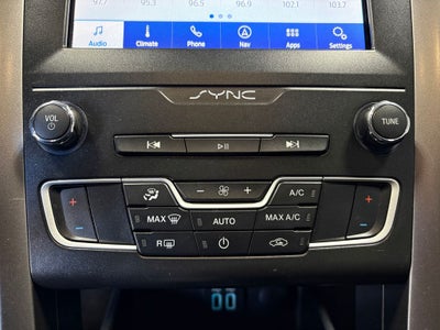 2020 Ford Fusion SE Power Moonroof