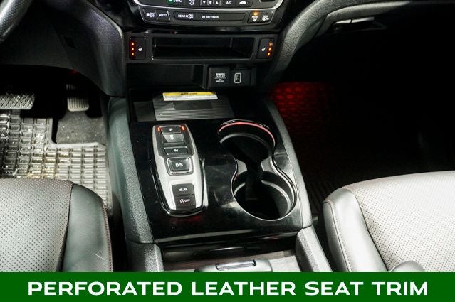 2022 Honda Ridgeline Black Edition Power moonroof & Navigation System