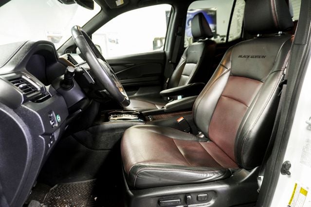 2022 Honda Ridgeline Black Edition Power moonroof & Navigation System