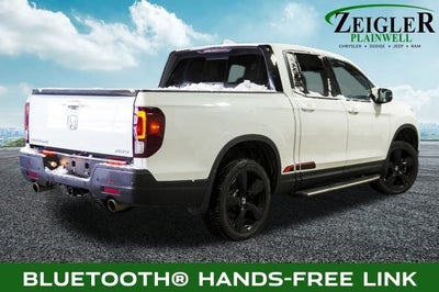 2022 Honda Ridgeline Black Edition Power moonroof & Navigation System