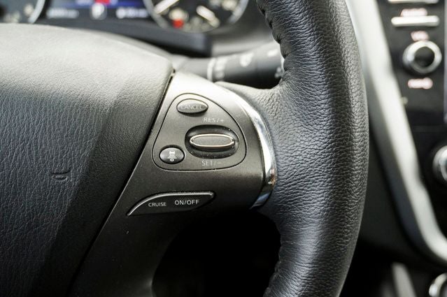 2024 Nissan Murano SL Power moonroof & Navigation System