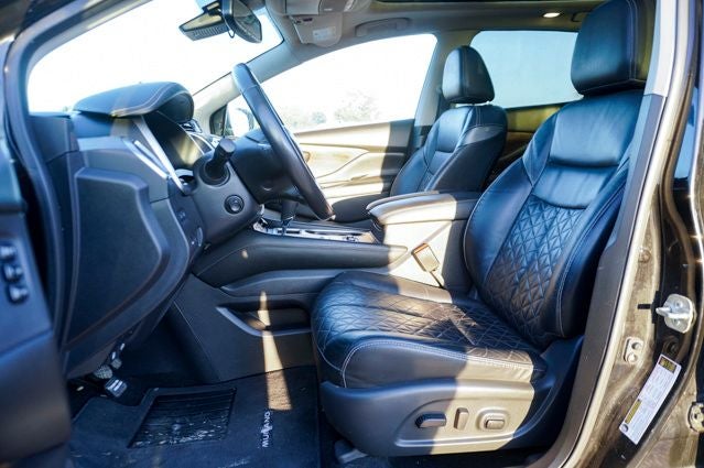 2020 Nissan Murano Platinum Power moonroof & Navigation System