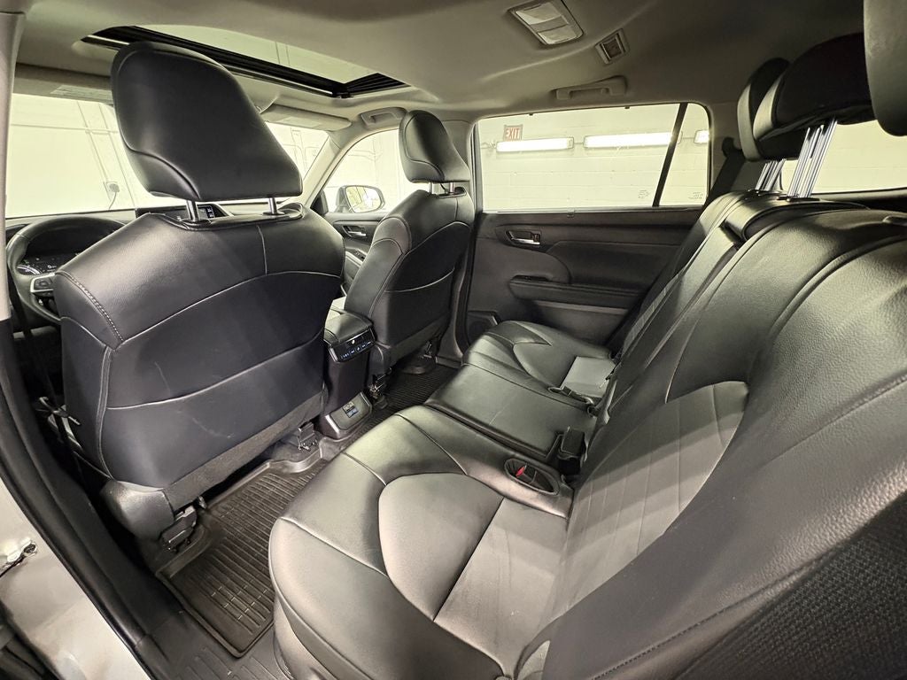 2022 Toyota Highlander Hybrid XLE Power moonroof