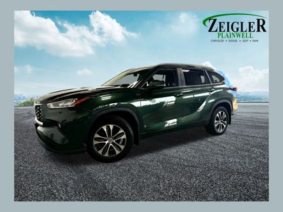 2024 Toyota Highlander XLE Power moonroof